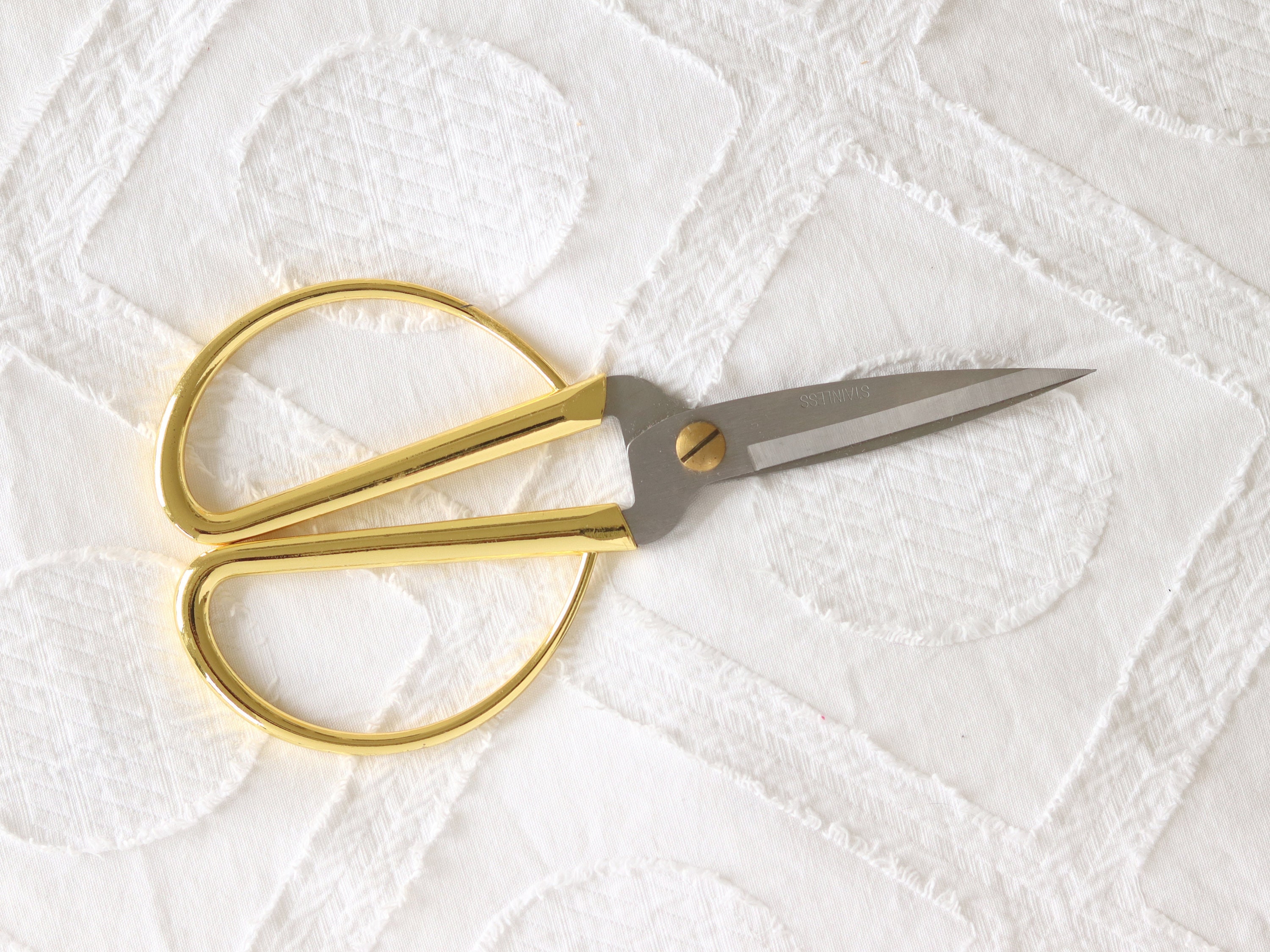 3.5 Multi Purpose Heart Shape Small Embroidery Fancy Scissors Gold Plated
