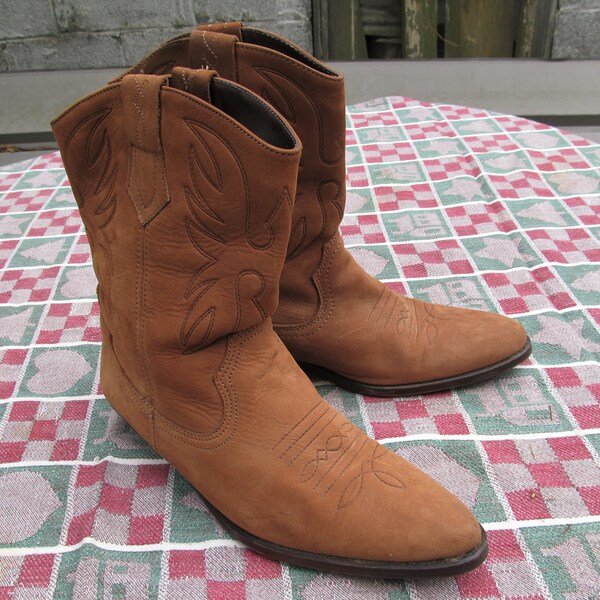 Women's,Vintage 80's,Short Brown Suede COWGIRL BOOTS By NICOLE.10B