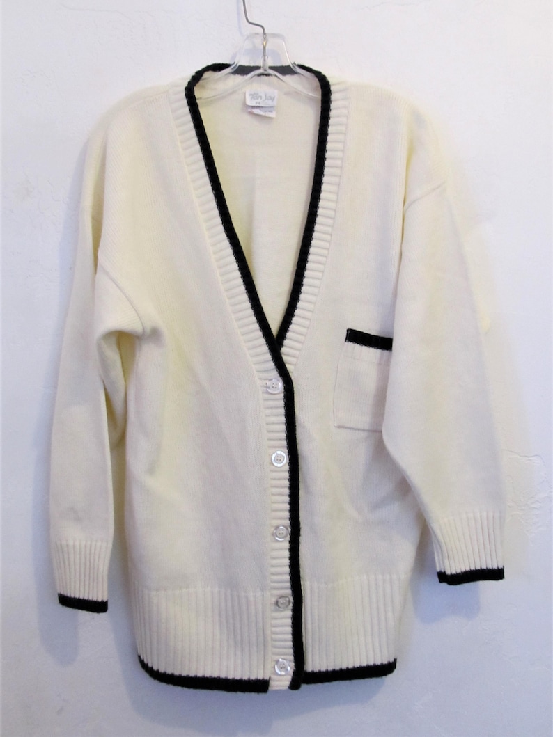 A Women/'s Vintage 80/'s,2-Tone,indie mod era Oversized,Knit CARDIGAN Sweater By Tan Jay.S