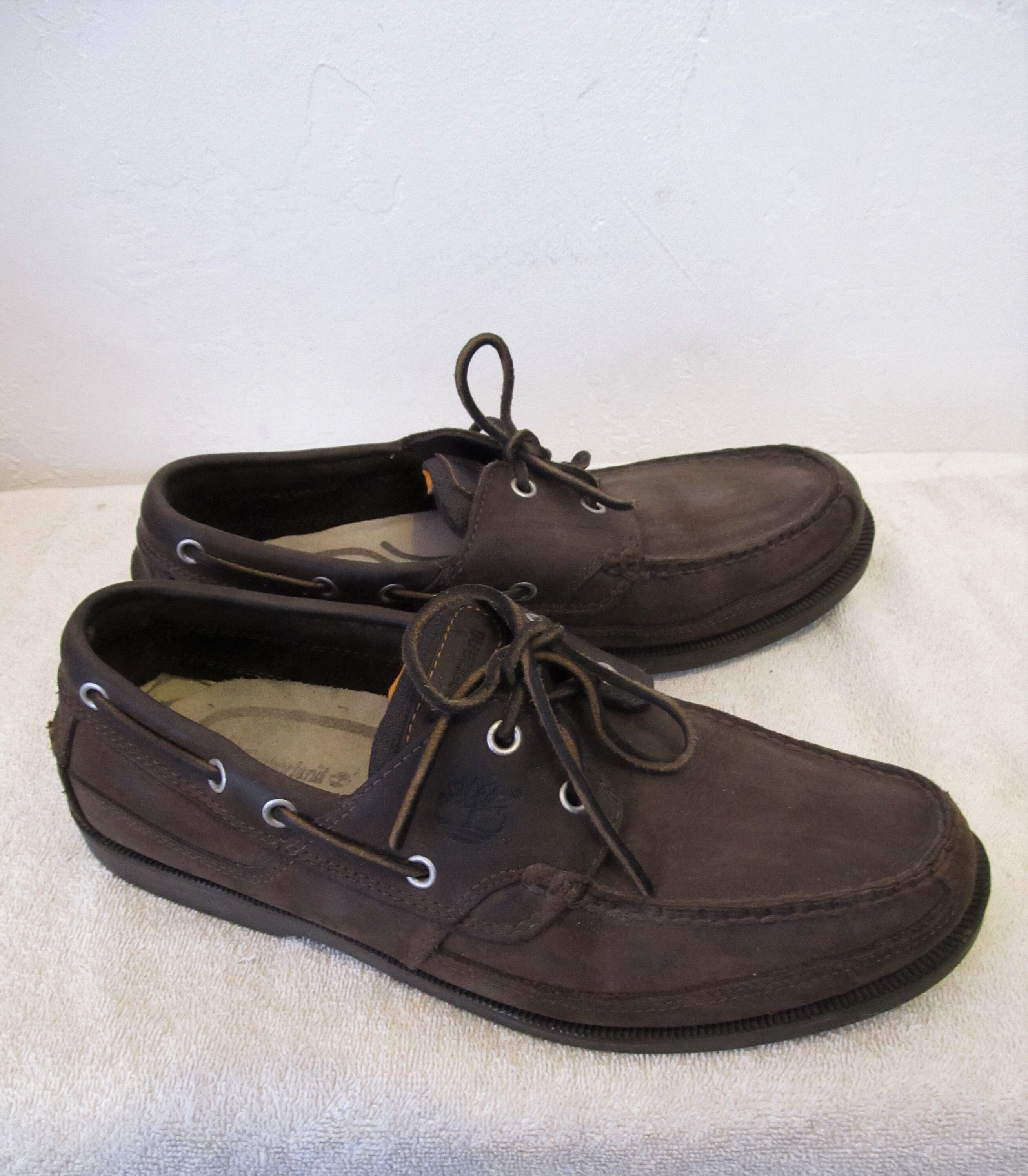 classic full grain boat shoe for men in brown