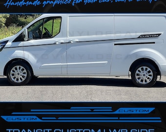 Pegatinas y gráficos laterales deportivos para furgoneta Ford Transit Custom LWB con franjas decorativas.