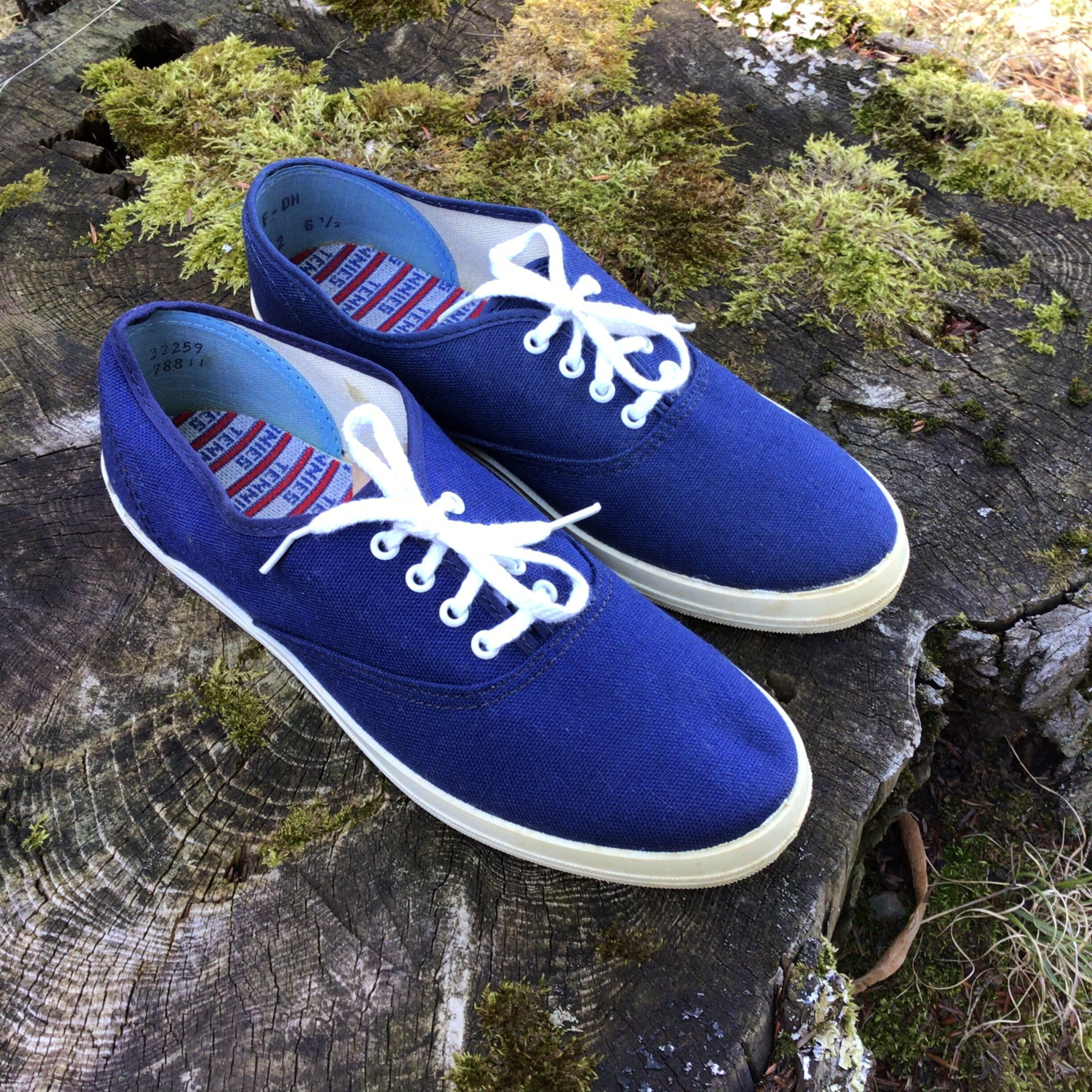 womens vintage canvas sneakers