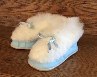 Vintage Baby Shoes - Pale Blue Crib Shoes with White Fur Trim - Size 2 Vintage Crib Shoes - Vintage Baby Booties - Glamorous Baby