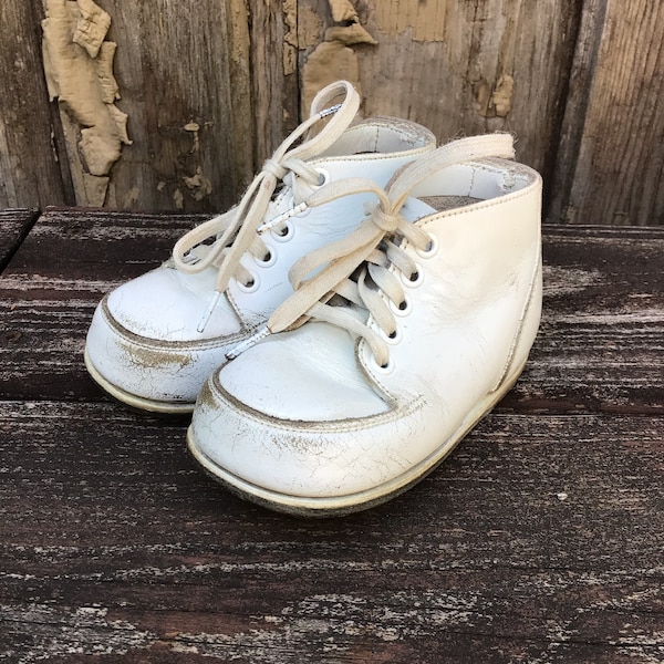 Vintage Baby Shoes - Vintage White Leather Baby Shoes - Vintage Child Life Shoes - Baby Shoes with Patina - Vintage Toddler Shoes