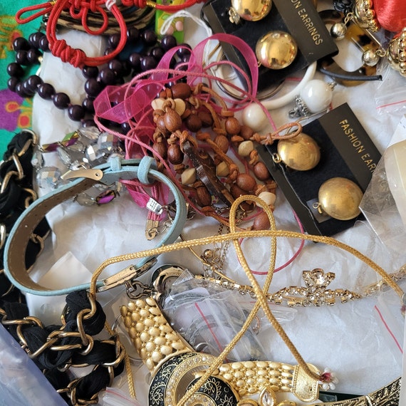 Vintage jewelry Lot parts new and old 10lbs - image 7