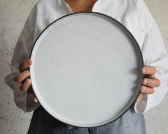 Assiette de service en céramique