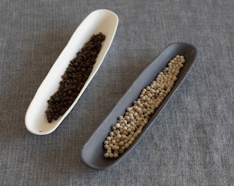 Set of 2 Oval Snack Serving Dish, Olives Tapas Bowls, Two Cheese Dip Plates, Black / White Stoneware Boat Serving Dish, Snack Server