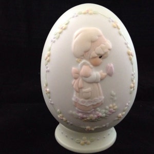 1992 Precious Moments &quot;We are God&#39;s Workshop&quot; Porcelain Easter Egg with box
