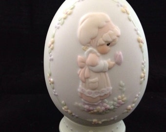 1992 Precious Moments &quot;We are God&#39;s Workshop&quot; Porcelain Easter Egg with box