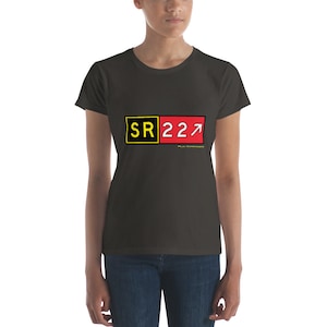 Women&#39;s Cirrus SR22 Taxiway Sign T-Shirt