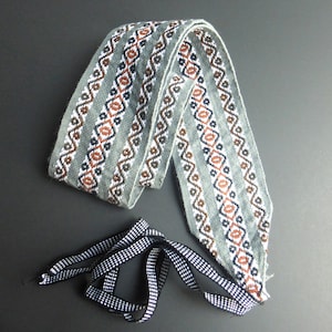 Andean Peruvian Hand-Woven Chumpi Belt - Trim Waist Cinchi - 52 Inches Long - 132cm.