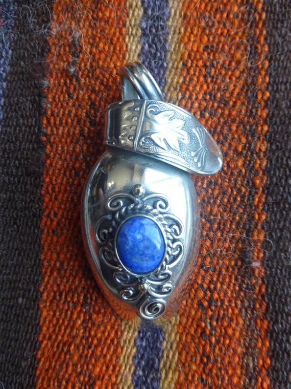 Peruvian Artwork 'Spoon' Style - Sylver - Alpaca Sylver - Sodalite Pendant