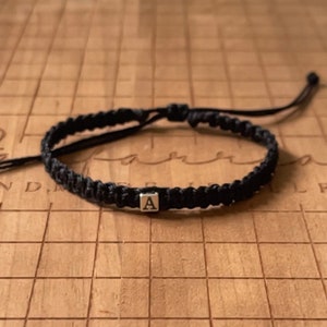Pulsera con inicial de plata de ley personalizada, tobillera, cordón negro de macramé