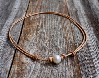Single Pearl Leather Choker Necklace Handmade Adjustable Freshwater Pearl Necklace Boho Minimalist Jewelry Gift for Her Natural Leather