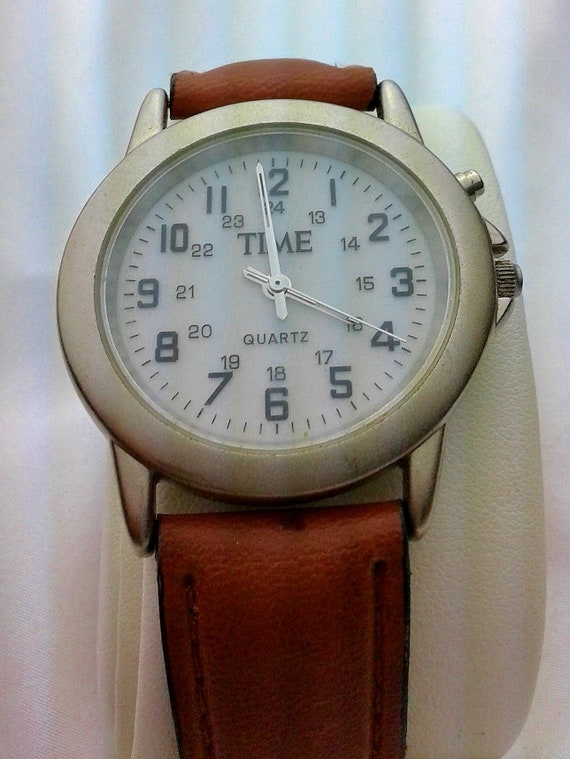 Brand New Mens Time Quartz watch with leather & brush… Gem