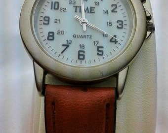 Brand New Mens Time Quartz watch with leather & brushed shainless steel finish
