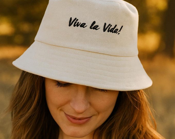 Frida Kahlo Panama in raw fabric, reversible, with "viva la vida" embroidery. Reversible cloth hat. Embroidered fabric hat. Women's Hat. Hats