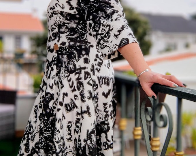 Midi dress in cotton knit with black and white fantasy and balloon sleeves, available in various sizes