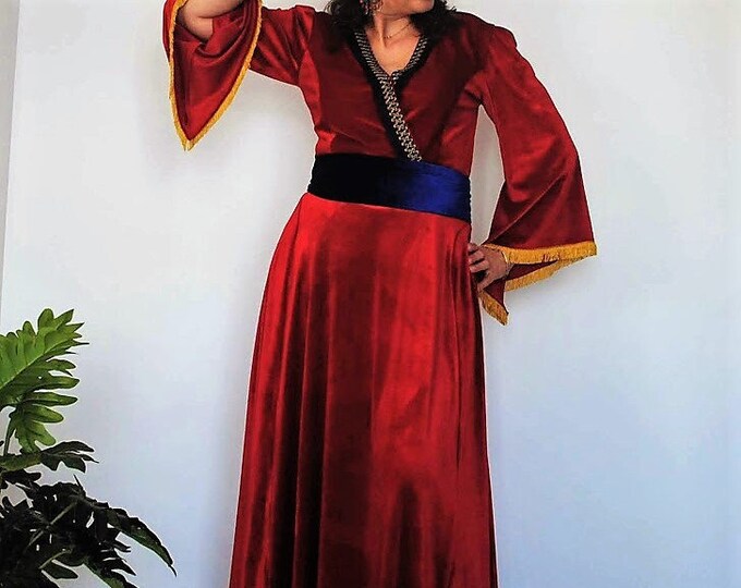 Medieval dress in red velvet with blue sash size M