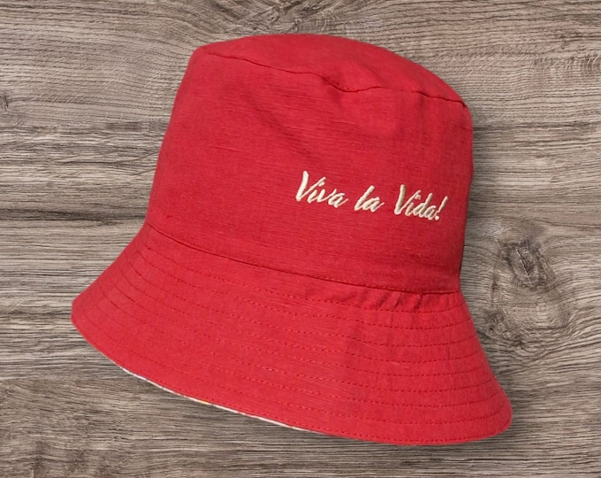 Frida Kahlo Panama in red linen, reversible, with "viva la vida" embroidery. Reversible cloth hat. Embroidered fabric hat. Linen Hat.