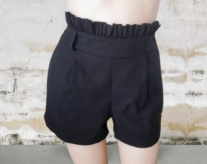 Women's shorts in black with pleated details at the waist available in various sizes