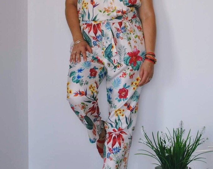 Women's floral crepe polyester jumpsuit, size L/XL with crossed V-neck and pockets