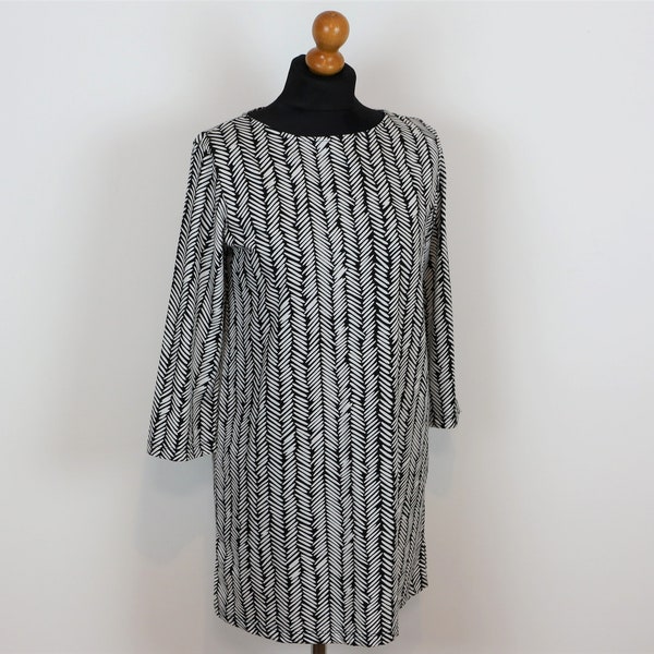Vintage Marimekko Kleid PERETTA KORPIKUUSI schwarz weiß abstrakt Print Kleid Lange Tunika 3/4 Ärmel Small Size