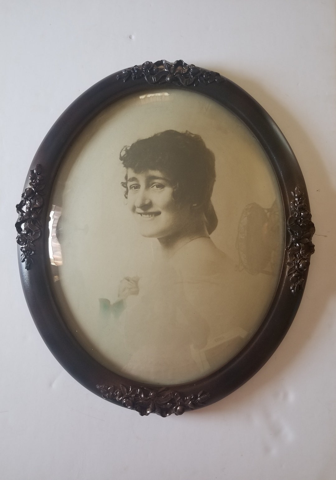 Vintage Oval Picture Frame, Bubble Glass, Domed Glass, Antique Picture