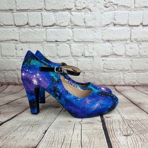 Galaxy-Schuhe, Space-Heels, individueller Schuh, Nebula, Geek, etwas Blaues, Pastell-Gothic, Damenschuhe, Alternative, Geschenk für sie, Boho, Rockabilly Bild 3