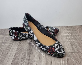 Skulls and roses, large size, Goth shoes, skull shoes, women shoe, alternative shoes, halloween, pumps, gift for her, gothic, custom shoes