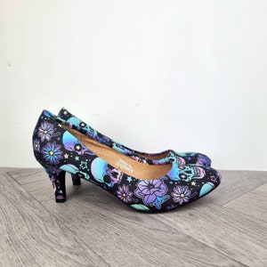 Blue Skulls heels, floral skull shoes, gothic high heels, women shoes, neon custom heels, rockabilly shoes, gift for her, night out, punk