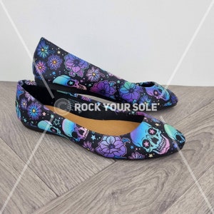 Skulls and flowers, large size, Goth shoes, skull shoes, women shoe, alternative shoes, halloween, pumps, gift for her, gothic, custom shoes