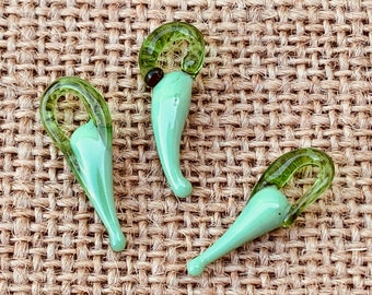 5 | 10 | 25 Small Green Chili Pepper Charms | Vegetable Jewelry | Lampwork Glass | 7-10x18-25mm