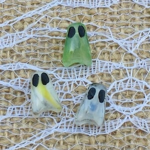 3 | 5 | 10 Little Ghost Beads | Halloween Beaded Ghost Bracelets | Ghost Earring Beads | Lampwork Glass | 7x10mm