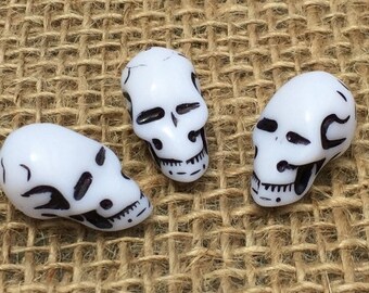 Black & White Acrylic Skull Beads | Halloween Jewelry | Alien Heads | 16x20mm