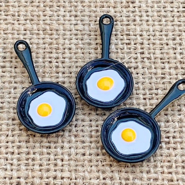 3 or 10 Fried Egg in a Pan Charms | Chef Charms | Food Jewelry | 17x27x3mm