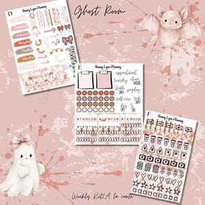K&ouml;nnte beinhalten: Drei Aufkleberb&ouml;gen mit den Bezeichnungen D, E und F von Sunny Lynn Planning zum Thema Ghost Room. Die B&ouml;gen enthalten verschiedene Planer-Aufkleber wie Wochentage, Checklisten, Symbole und Textetiketten in den Farben Rosa, Braun und Wei&szlig;.