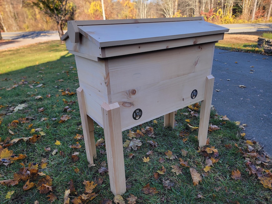 Layens Beehive Kit. Sized for 20 frames. Includes legs and REAL Roof... Free Shipping! Made in USA.