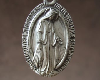 Vintage Catholic MIRACULOUS MEDAL Pendant with lovely design from the 1950's