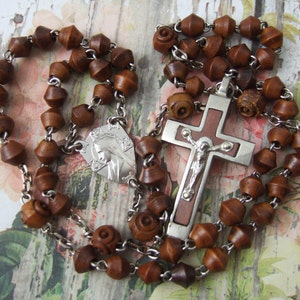 Vintage katholischen Rosenkranz mit braunen 5x6mm Bicone Perlen und Metall Kruzifix aus Frankreich