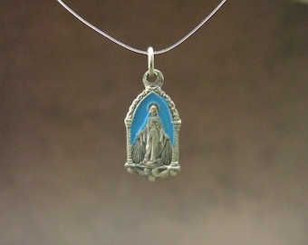 Vintage katholischer Miraculous Medal Anhänger mit blauer Emaillefarbe und hübschem Design