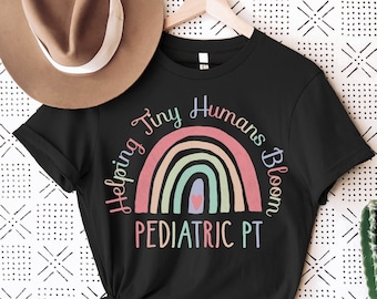 Physiotherapie Shirt, Hilft winzigen Menschen, Pädiatrische Physiotherapie Shirt, PT Shirt, PTA Geschenk, TherapieHelfer, Physiotherapie Shirt