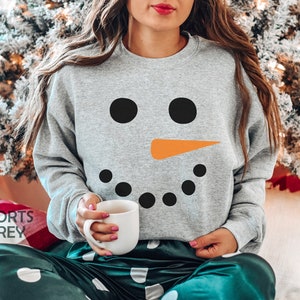 Funny Christmas Snowman Sweatshirt, Cute Family Matching Snowman Face Sweater For Women, Retro Vintage Xmas Holiday Party Crewneck Sweater