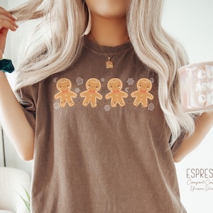Chemise pain d'épice Comfort Colors® Jolie chemise de Noël T-shirt bonhomme en pain d'épice T-shirt femme vacances T-shirt d'hiver Cadeau pour boulanger Haut de Noël