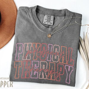 Comfort Colors® Physiotherapie-Shirt, Physiotherapeut, Pt Geschenk, Pt-Shirt, Geschenk für körperliche, Pt-Therapeuten, pädiatrische Physiotherapie