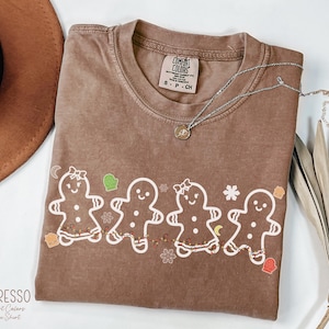 Chemise pain d'épice Comfort Colors® Jolie chemise de Noël T-shirt bonhomme en pain d'épice T-shirt femme vacances T-shirt d'hiver Cadeau pour boulanger Haut de Noël