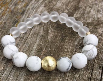 Howlite and Gold Stretch Bracelet, Howlite and Gold Bracelet, Beaded Stretch Bracelet, Meditation Bracelet, Healing Crystals and Stones