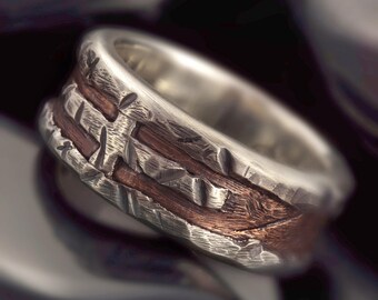Anillo de cruz de plata para hombre, alianza de boda cristiana rústica, anillo de fe hecho a mano con metales mixtos para hombre, alianza de promesa religiosa resistente RS-1163