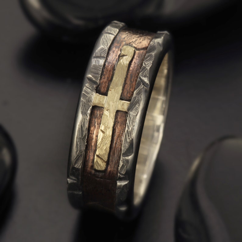 Rustikaler Herrenring, Silber Kupfer und 14K Solid Gold, Herrenkreuz Ring, Einzigartiger personalisierter Ring, Geschenk für Männer, RS-1417 Bild 1