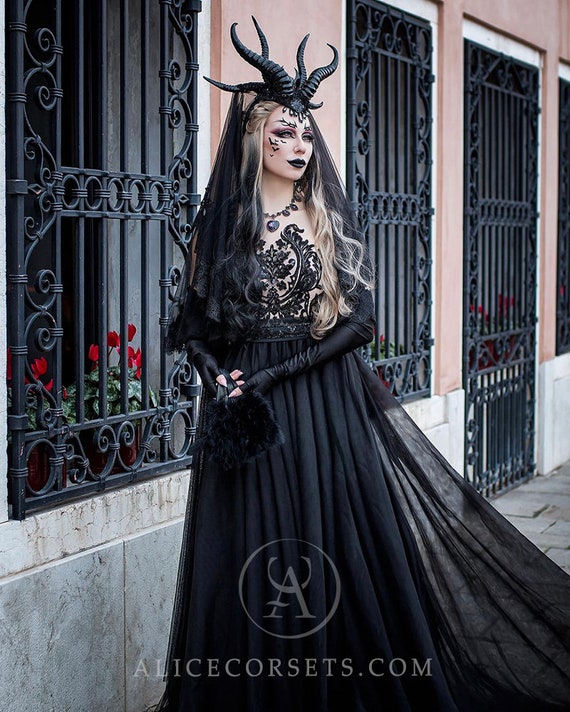 Dracula s Bride Wedding Dress Gothic Halloween Gown Veil Modern Witch Lace Bridal Dress Dark Fantasy Goth Prom Dress Alternative Black Dress Etsy UK